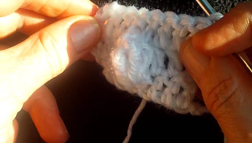 Making a crochet popcorn