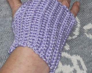 crochet wristwarmers