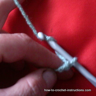 hooking yarn for second chain stitch