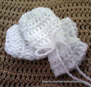 crochet baby mittens